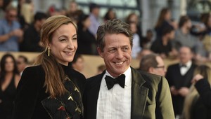 Hugh Grant sa stal päťnásobným otcom