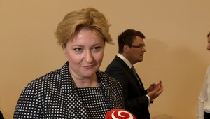 Dovolenka s Vadalom? Štátna tajomníčka ministerstva financií má čo vysvetľovať
