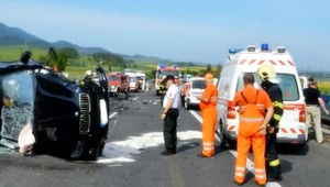 Čelná zrážka dvoch áut na diaľnici D1. Jeden z vodičov skončil v nemocnici