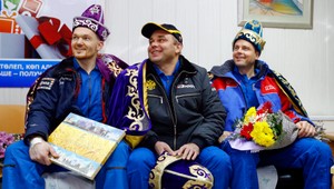 Z ISS sa vrátili traja kozmonauti aj octomilky vypestované v kozme