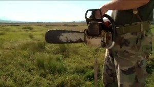 Dráma na východe: Agresor chcel motorovou pílou odrezať mužovi hlavu