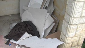 Azbestový odpad v Humennom: Nebezpečný materiál niekto vyhodil v blízkosti materskej školy