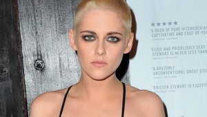 Krásna upírka Bella z Twilightu. Preboha, čo to má na hlave?