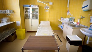 Ľudský hyenizmus nepozná hranice: V Brne zostala zablokovaná nemocnica