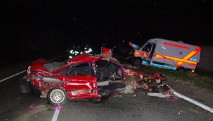 Pri nehode sanitky zomrel pacient