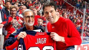 Jaromír Jágr priletel do Prahy, o majstrovstvách mlčí