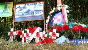 FOTO: Takmer zabudnutú históriu zostreleného bombárdera si pripomínajú pamätníkom