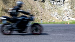 VIDEO. Chcel ukradnúť motorku, postrelil ho policajt