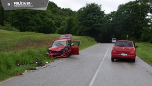 Kuriózna zrážka: Vodička nezvládla zákrutu a narazila do identického auta