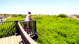 Strom kešu zaberá plochu väčšiu ako futbalové ihrisko. Láka turistov z celého sveta