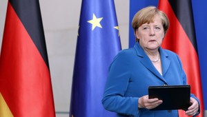 Chcete peniaze, musíte byť solidárni s utečencami, odkazuje Merkel