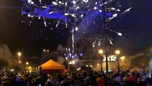 Niektorí na námestí, iní v horách. Slováci oslávili príchod nového roka