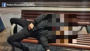 Opitý, dezorientovaný a mladistvý. Polícia pomáhala chlapcovi, aby nespadol pod vlak