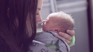 Ukázala tváričku dcérky, jej FOTO obletela svet: Veď vyzerá ako kópia slávneho herca!