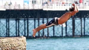 Zranenie na dovolenke vás môže vyjsť draho. Prečo sa pripoistiť a načo nesmiete zabudnúť?