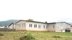 Takmer stovka žiakov v Richnave do školy 2. septembra zrejme nenastúpi. Nové priestory stále chýbajú