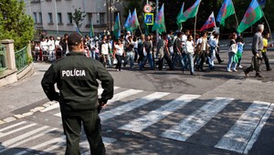 Rómovia v Bratislave. Namiesto tisícky ich prišlo 200