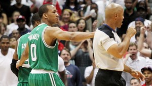 Rondo narazil do rozhodcu, suspendovali ho na jeden zápas