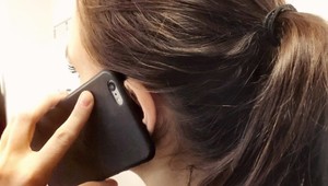 Dcéra predstierala objednávku pizze, zachránila matku pred násilníkom