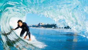 Pozrite si budúcu superstar surfového sveta: Už v 15-tich vládne vlnám