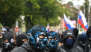 Demokracia nie je anarchia, vyhlásil minister vnútra Mikulec. Na protivládne protesty údajne plánujú prísť aj so zbraňami