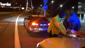 Policajti zastavili americké policajné vozidlo: Vodičovi zadržali vodičský preukaz