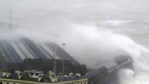 Európu zasiahla mohutná smršť Ciarán. Búrka si vyžiadala najmenej 12 obetí