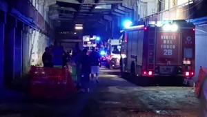 Po páde balkóna zahynuli dvaja ľudia: Evakuovať museli ďalších 800