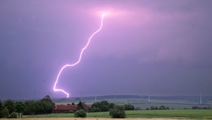 SHMÚ vydáva výstrahy: Slovensko čakajú búrky a povodne