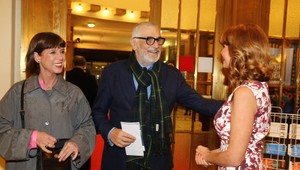 Chorý Bartoška fajčil v divadle jednu od druhej!