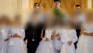 Rómske deti mali sväté prijímanie v iný deň ako ostatné. Rodičia sa pýtajú, prečo je to tak