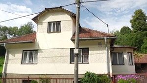 Seniora obrali o desiatky tisíc eur a rodinný dom. Podvodníci už poznajú svoj trest