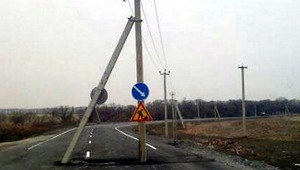 V Rusku postavili do stredu cesty stĺp. Podľa firmy to bol úmysel