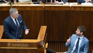 Schôdzu k odvolávaniu Fica ukončili bez hlasovania, opozícia stiahla návrh