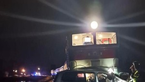 Tragédia na železničnom priecestí: Zrážku s vlakom neprežil 40-ročný vodič