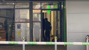 Bankomat v Bratislave sa stal terčom zlodejov. Polícia uzavrela obchodné centrum