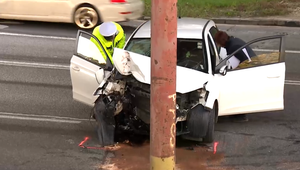 Dopravná nehoda v Bratislave: Vodička narazila do stĺpa. Spolujazdkyňa prišla o život