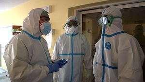 Situácia má byť ešte vážnejšia. Čaká nás ťažká zima s covidom-19, odhadujú analytici