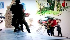 Pri útoku na múzeum v Tunise zomreli dovolenkári