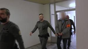 Z vraha je nakoniec obeť. Od štátu žiada odškodné