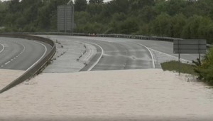 Spojené kráľovstvo naďalej trápia záplavy. Na týchto miestach je situácia kritická