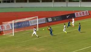 Smial sa komentátor, smial sa hráč... Zahodiť sa dá všetko! A ešte aj vtipne!