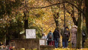 FOTOGALÉRIA: Takáto bola atmosféra na cintorínoch na Sviatok všetkých svätých