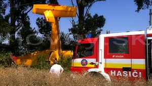 Pri Zemplínskom Jastrabí sa zrútilo lietadlo, pilot († 63) zahynul