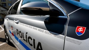 Policajná akcia v Bratislave: Kukláči zadržali chlapov so snajperkami