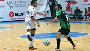 Pätičková vychutnávačka! Táto delikatesa brankárovi ozaj nechutila!