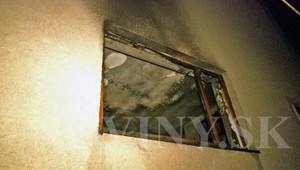 Nočný požiar bytovky vyhnal 13 ľudí z domovov. Mal ho založiť jeden z majiteľov