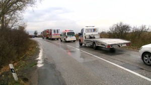 Tragédia cestou z nočnej služby. Po nehode skončili traja ľudia v nemocnici