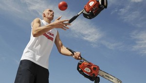 Roskopf prekonal svetový rekord s tromi motorovými pílami