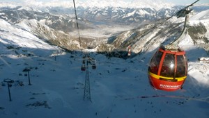 Pod lavínou zahynuli otec a syn. Ich telá našli záchranári